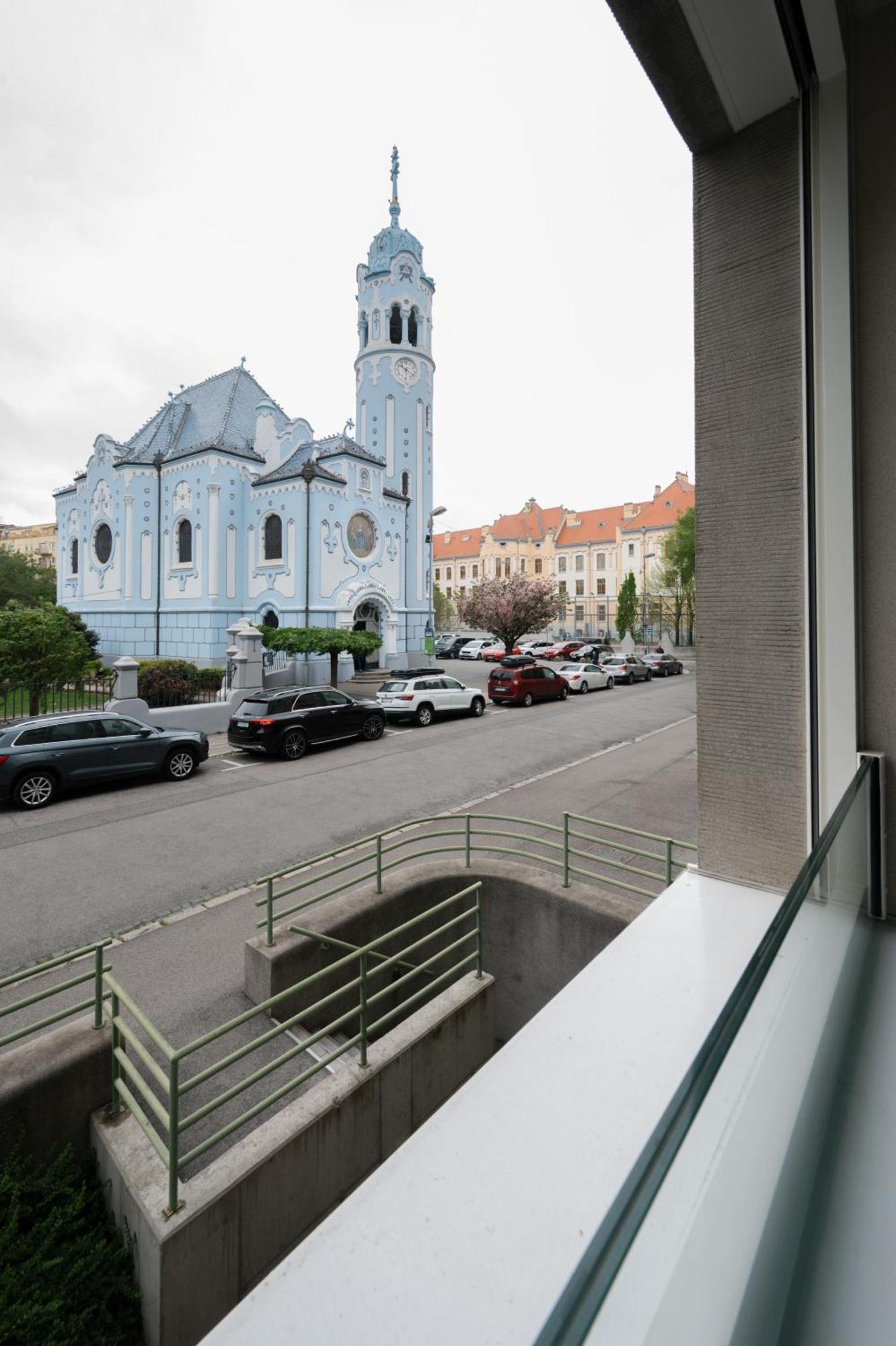 Stylish Apartment With A View Of Blue Church Братислава Экстерьер фото